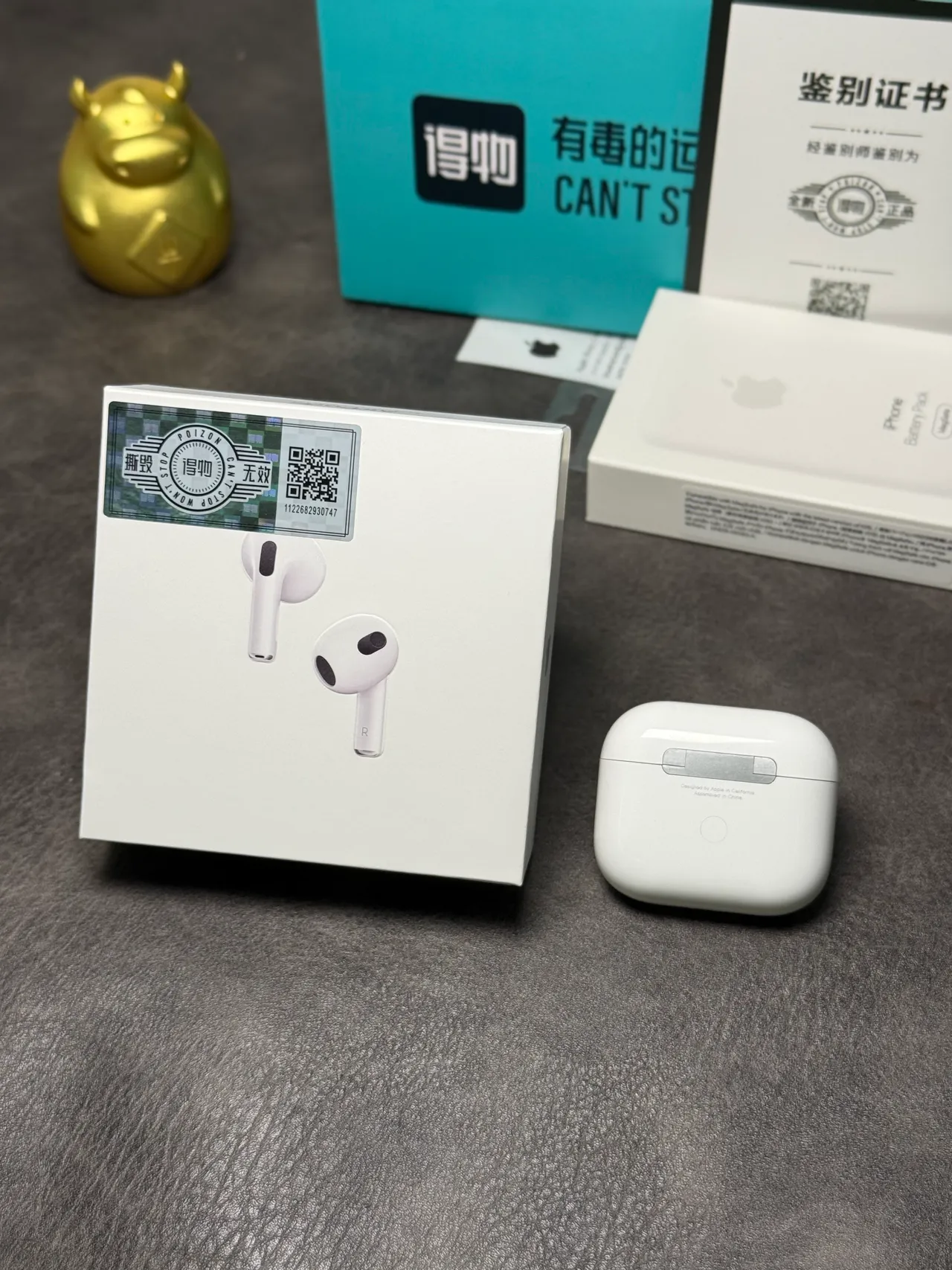 Apple AirPods सफेद काला स्टेम-स्टाइल मैट फिनिश TWS ईयरबड्स 8