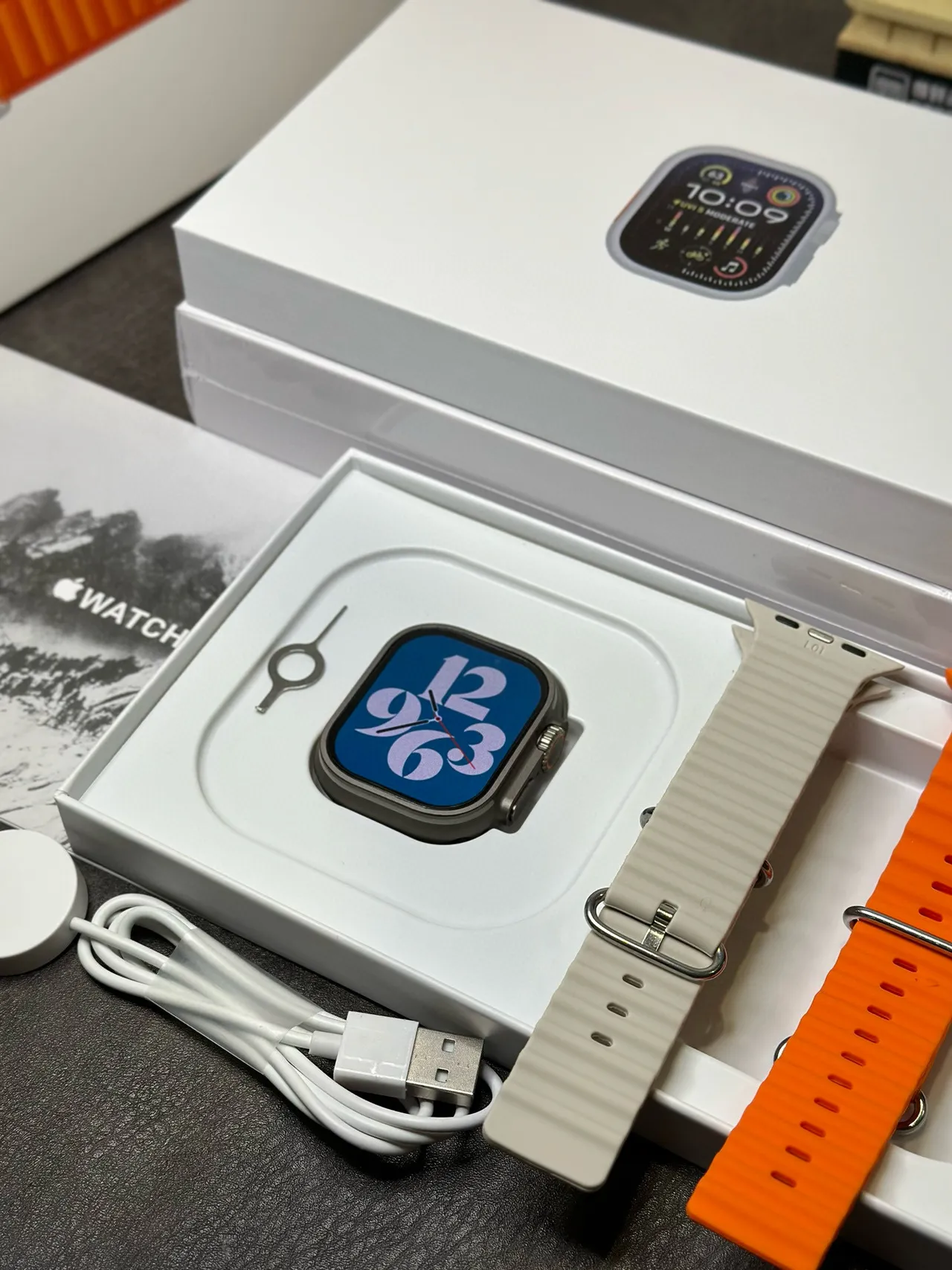 Apple Ultra 灰橙 坚固方形 Case 抬高 Titanium Style Bezel 运动手表 10