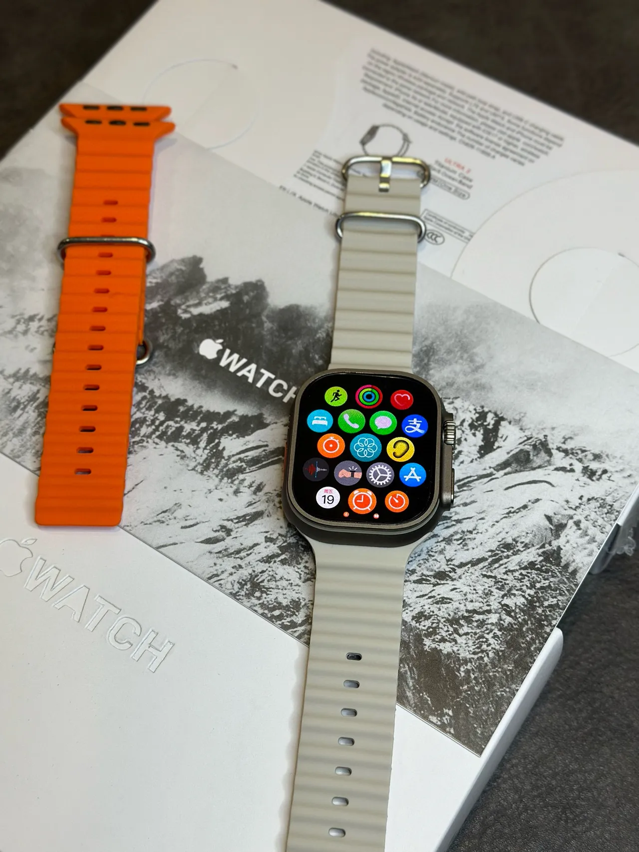 Apple Ultra 灰橙 坚固方形 Case 抬高 Titanium Style Bezel 运动手表 13