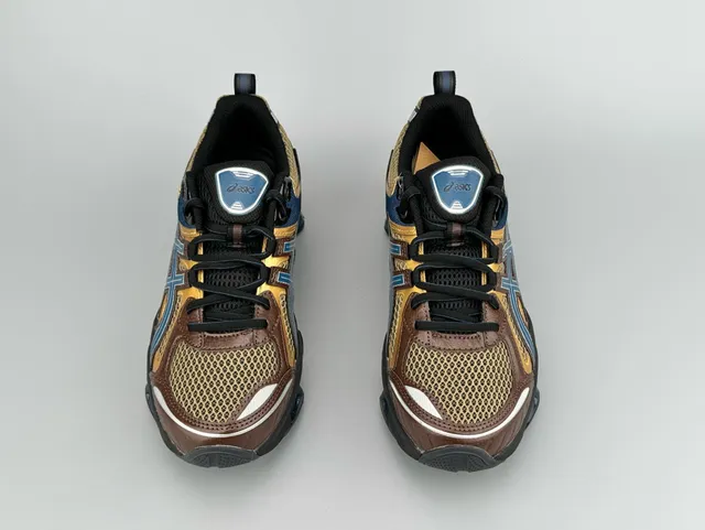 ASICS 棕金 层叠网面和合成鞋面 虎纹 Logo 跑鞋 8