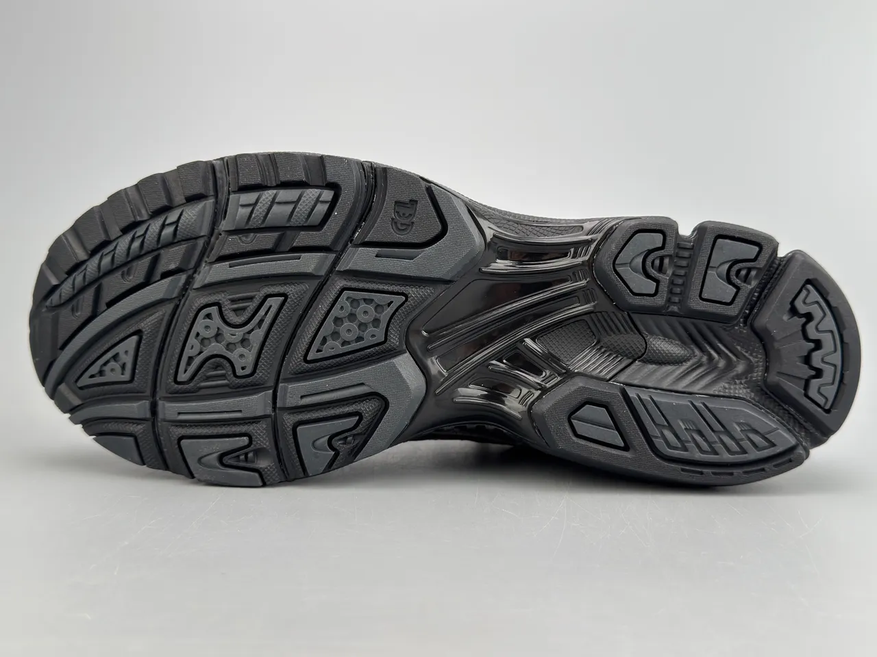 ASICS Gel-Kayano কালো মনোচ্রোম রানিং শু 6