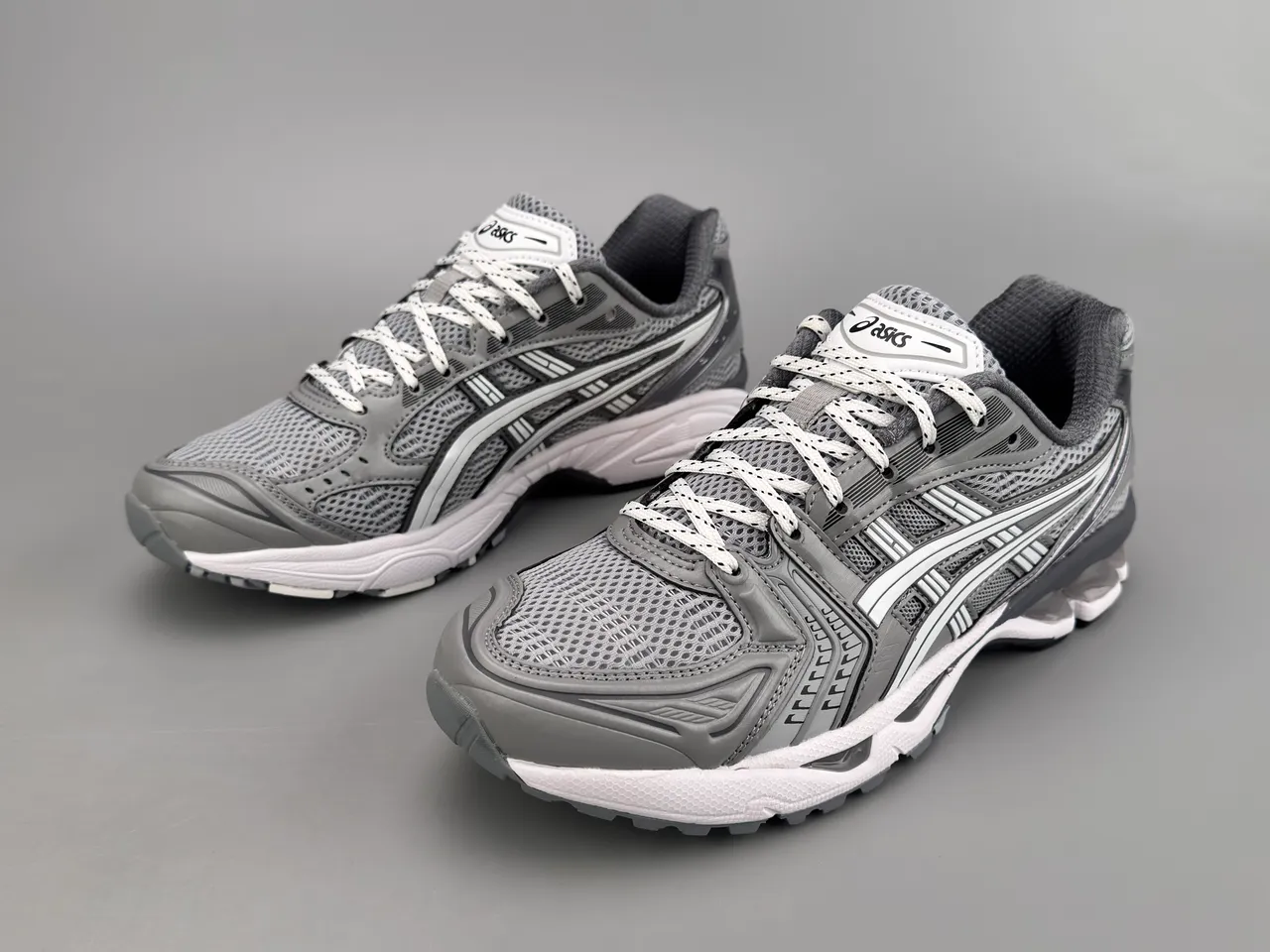 ASICS Gel-Kayano ধূসর এবং রৌপ্য দৌড়ের জুতা 5