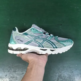 ASICS Gel-Kayano मिंट ग्रीन और सिल्वर जाली रनिंग जूते