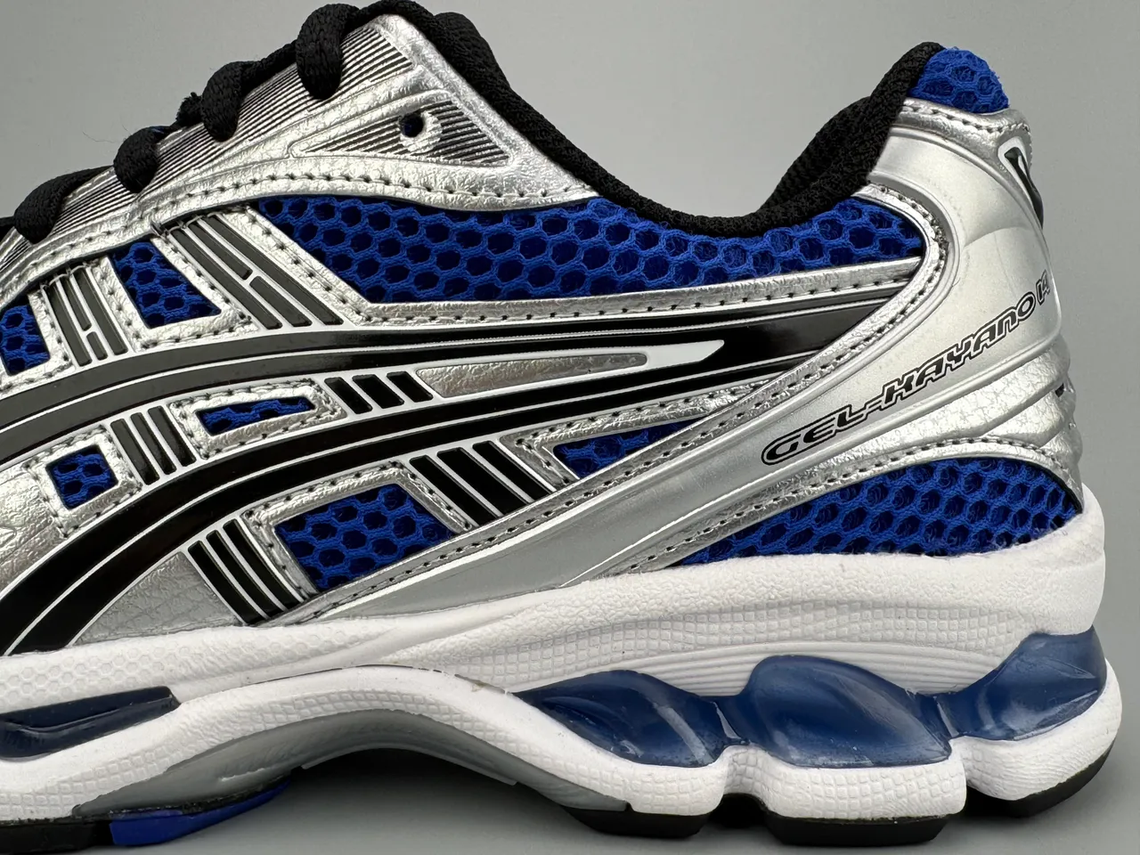 ASICS Gel-Kayano Silver and Royal Blue أحذية الجري 3