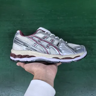 ASICS Gel-Kayano 银色酒红色跑鞋