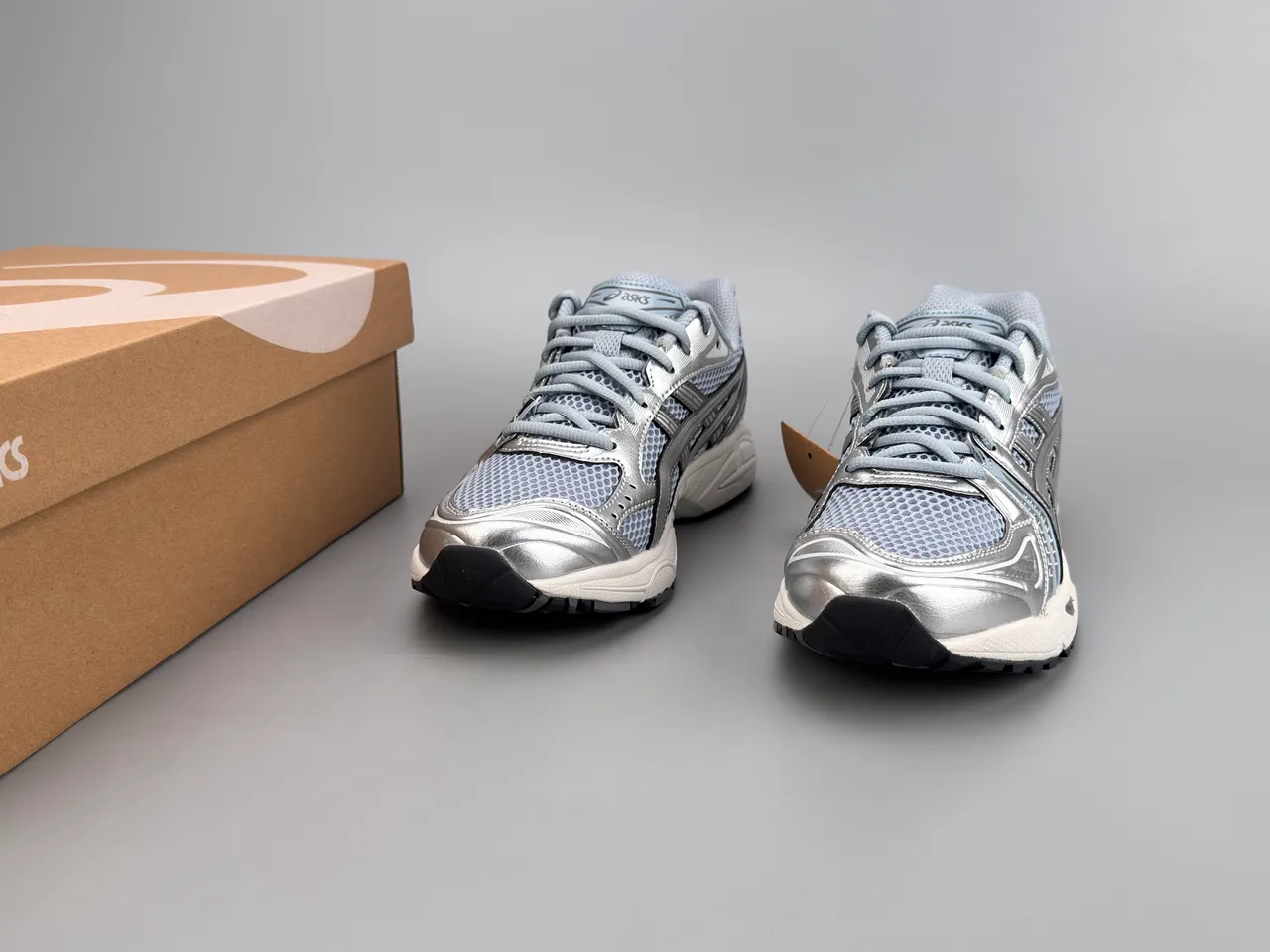 ASICS Gel-Kayano চাঁদি মেটালিক দৌড়ের জুতা 3