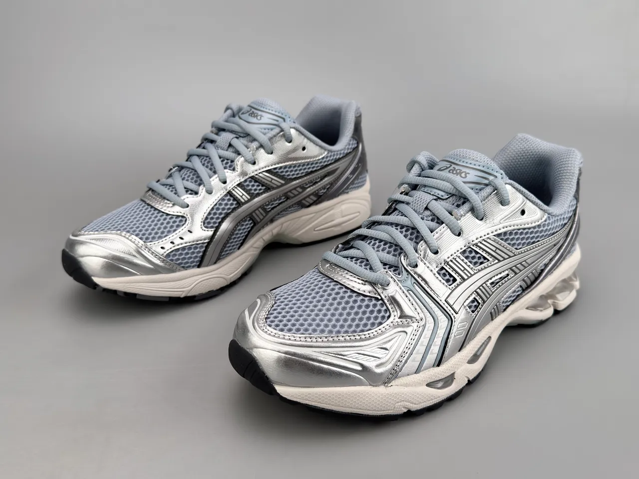 ASICS Gel-Kayano চাঁদি মেটালিক দৌড়ের জুতা 5