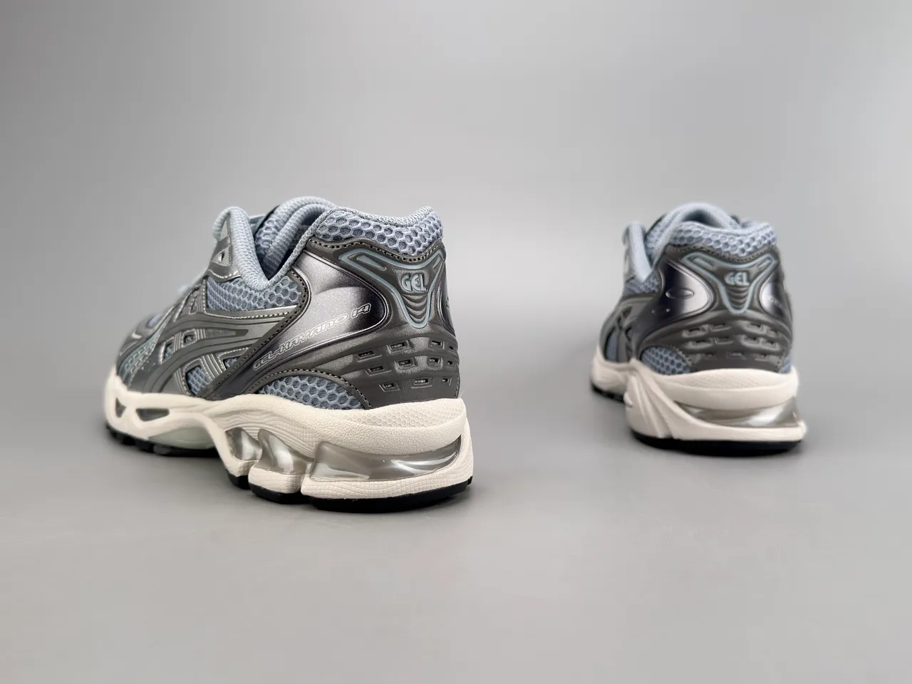ASICS Gel-Kayano চাঁদি মেটালিক দৌড়ের জুতা 6