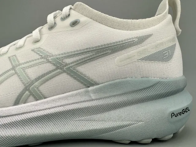ASICS White Green Engineered Mesh Upper Lightweight Road Runner Running Shoes 6