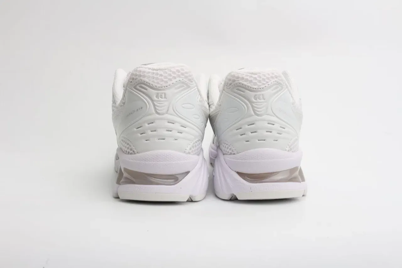 ASICS Chaussures de running blanches à maillage transparent et recouvrement synthétique 3