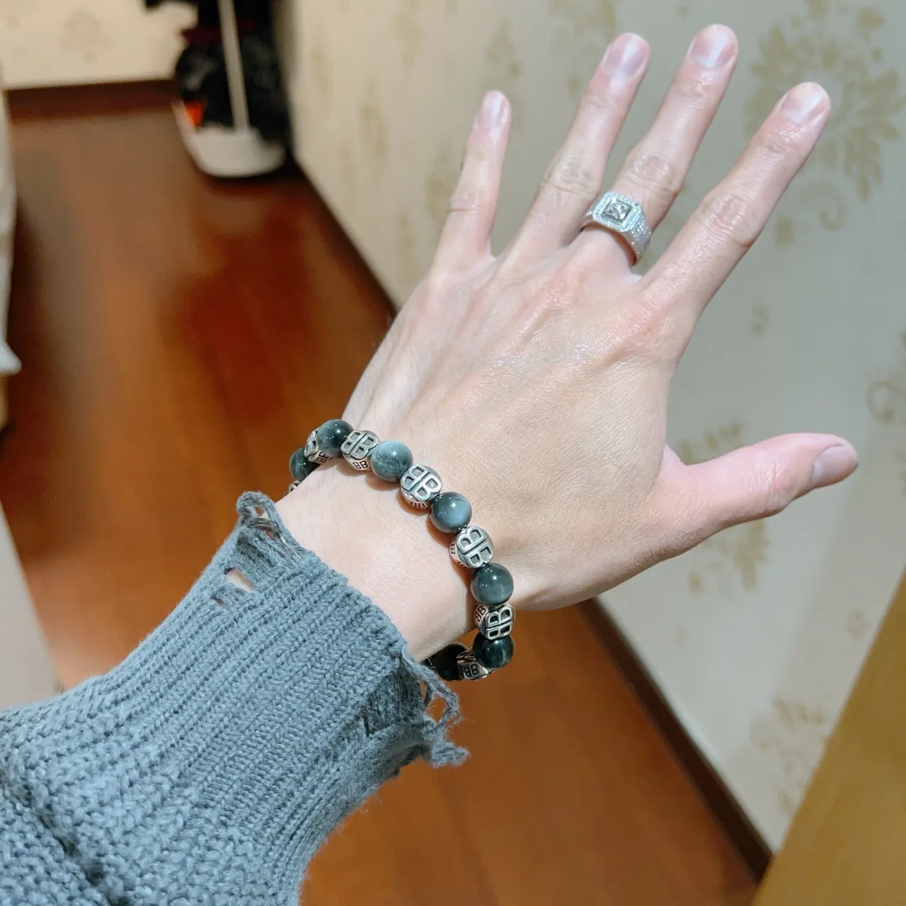 Balenciaga BB Logo Bracelet 灰银珠串大理石手链 4