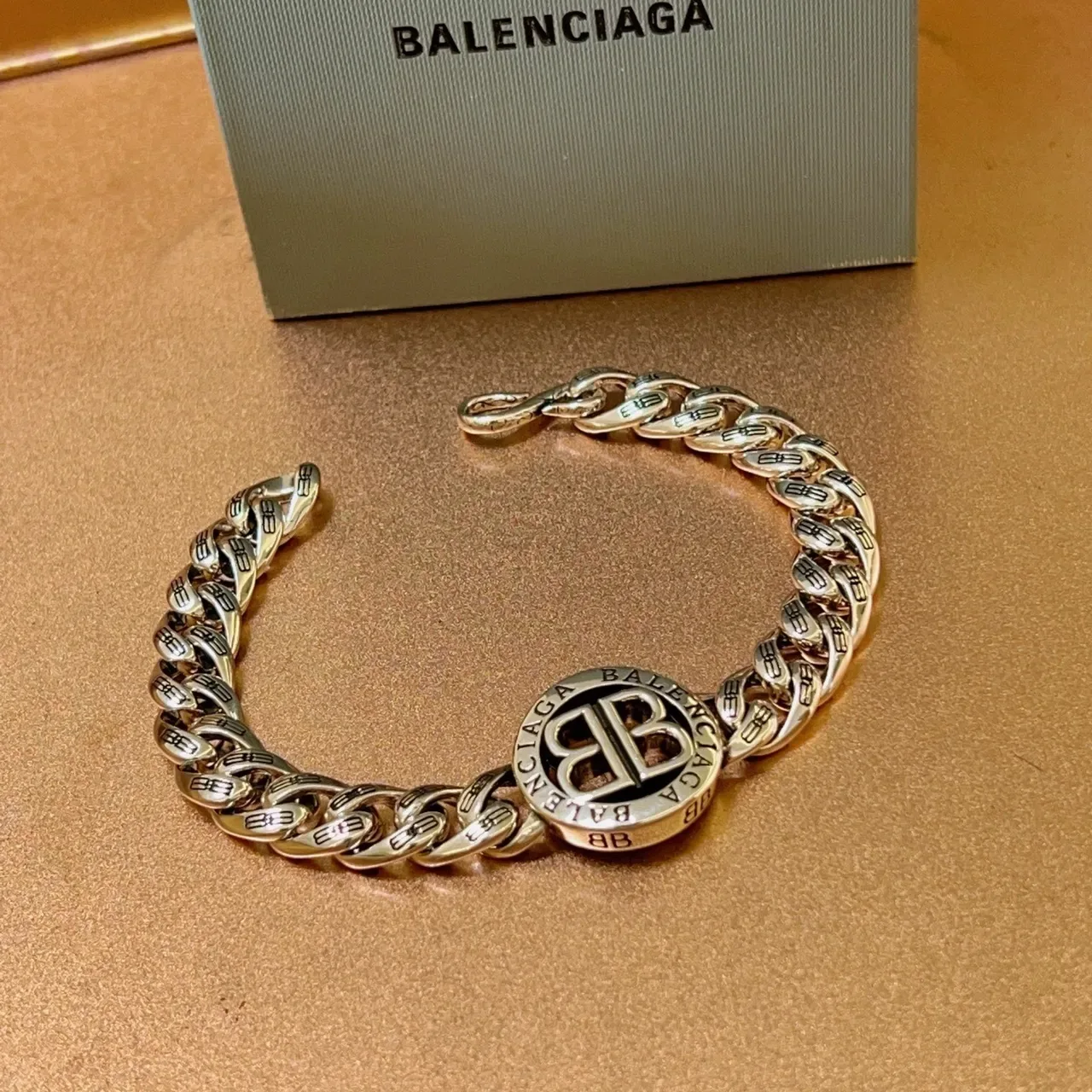 Pulseira Balenciaga BB Logo Corrente Chunky Curb-Link Prateada 2