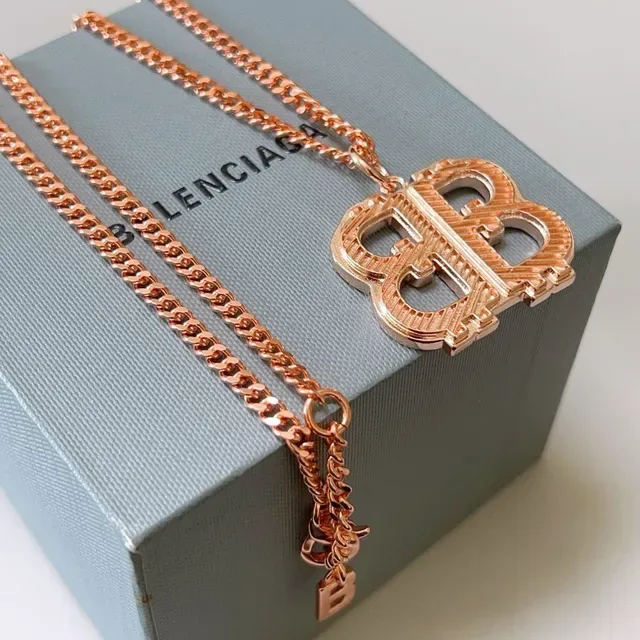 قلادة بالنسقاجا BB Monogram كيرب لينك لون ذهبي وردي 2