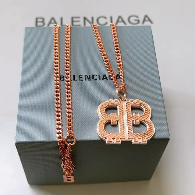قلادة بالنسقاجا BB Monogram كيرب لينك لون ذهبي وردي 8