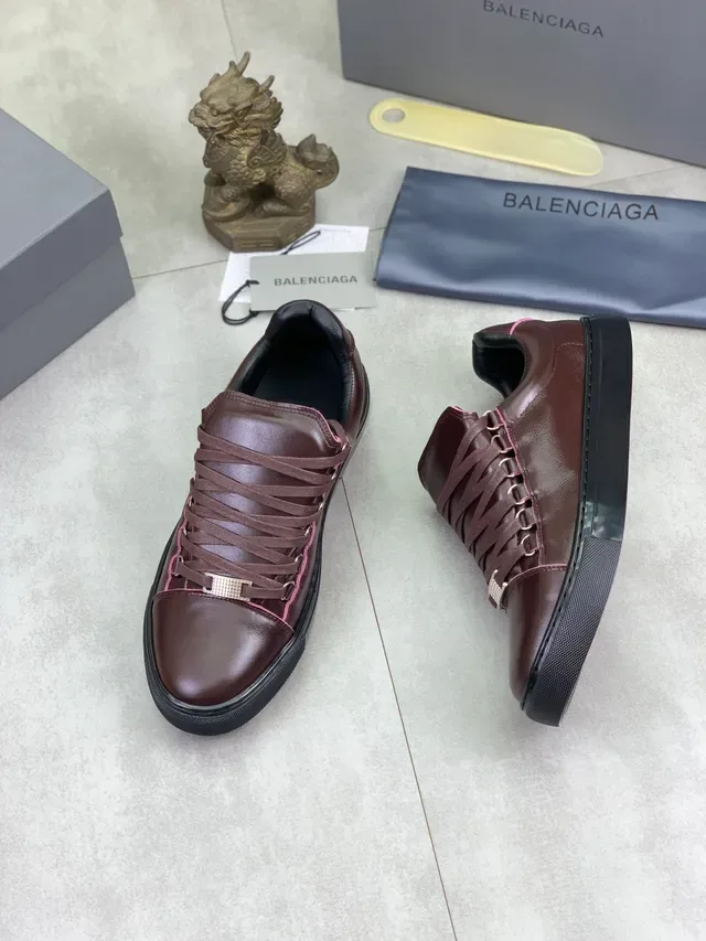 Balenciaga sneakers lifestyle marron noir cuir supérieur accent hardware métallique 6