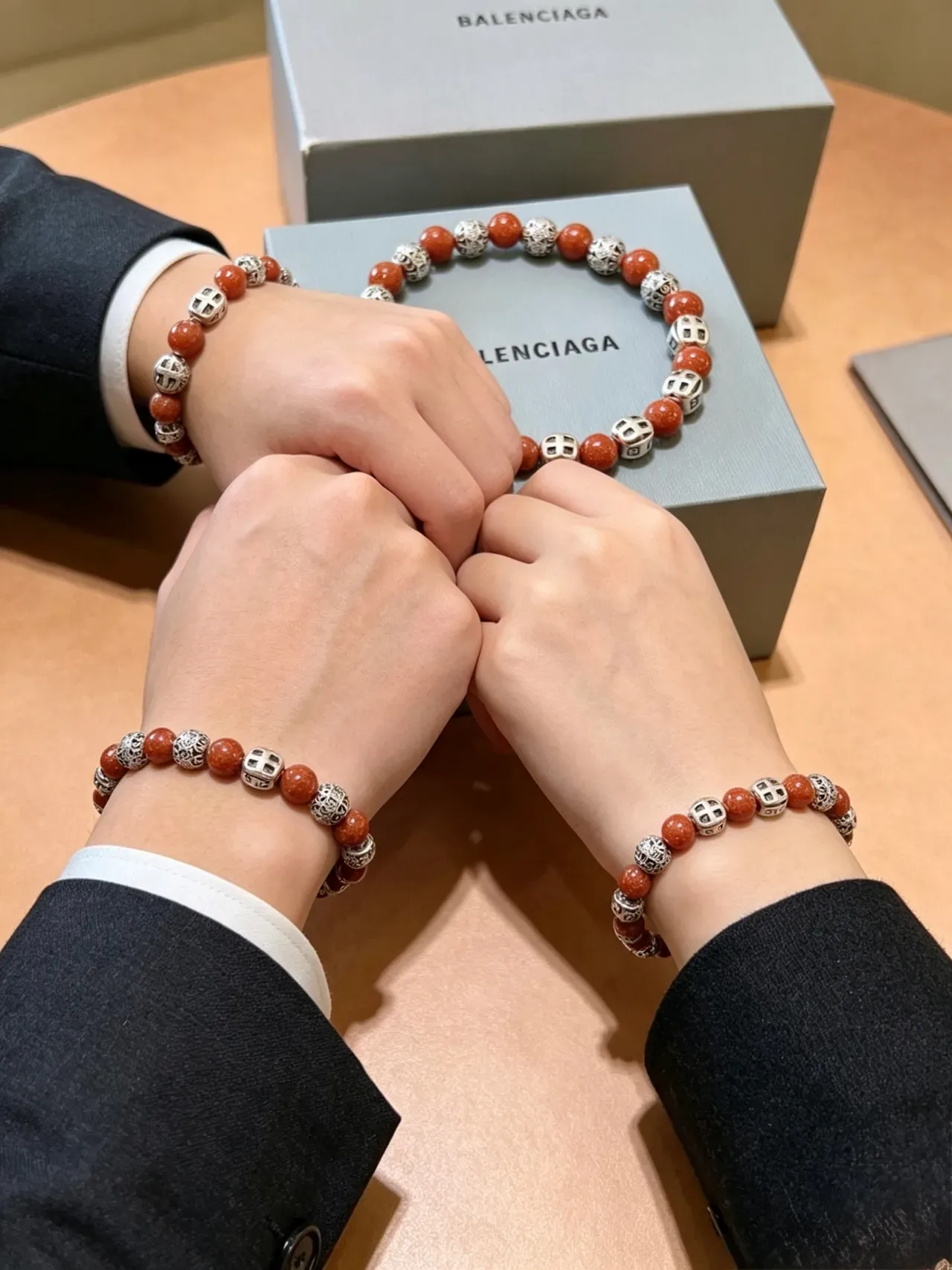 Balenciaga Pulsera Marrón Plateada con Cuentas y Acentos Metálicos 3