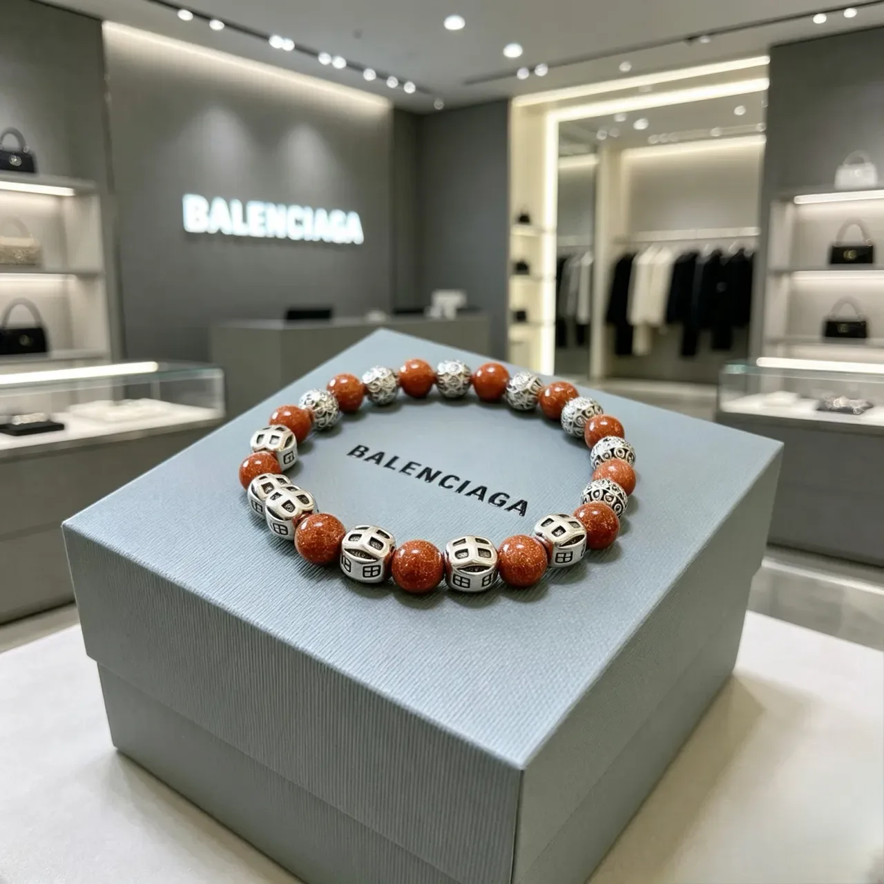 Balenciaga Pulsera Marrón Plateada con Cuentas y Acentos Metálicos 6