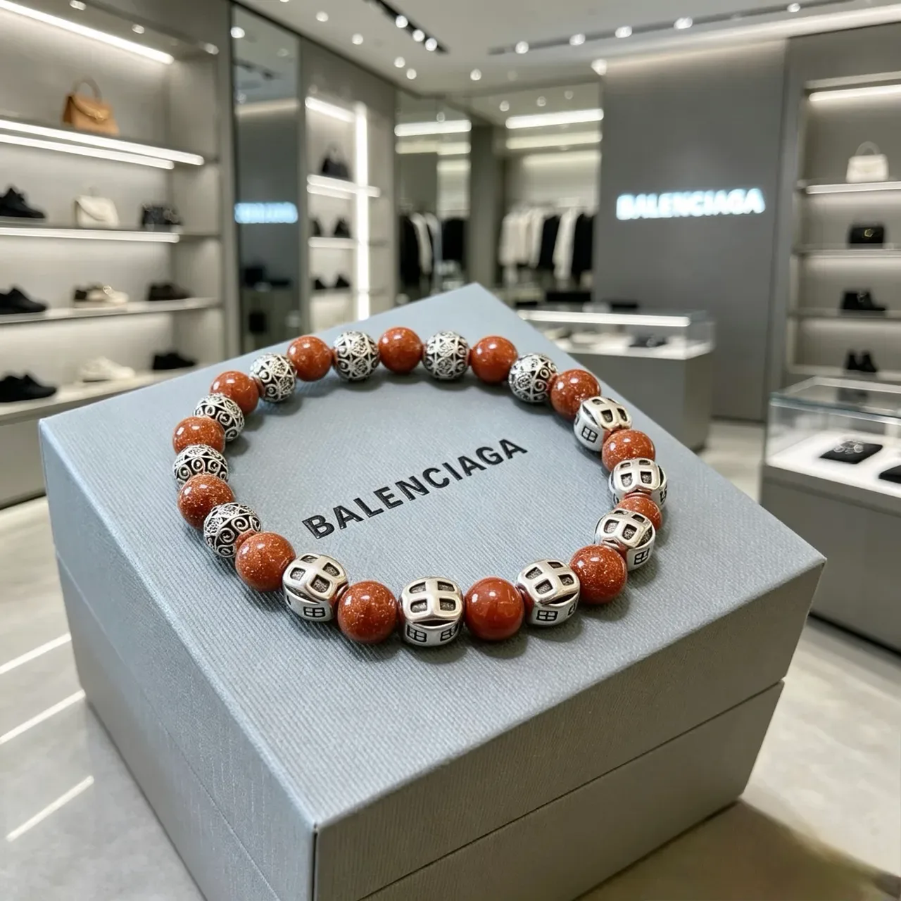 Balenciaga Pulsera Marrón Plateada con Cuentas y Acentos Metálicos 8