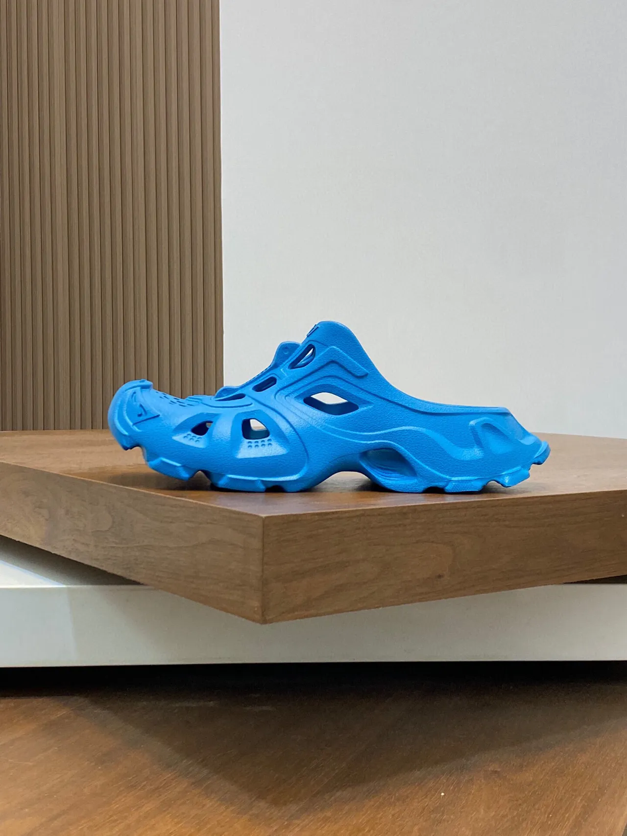 Balenciaga Defender Clog chinelo azul moldado 3