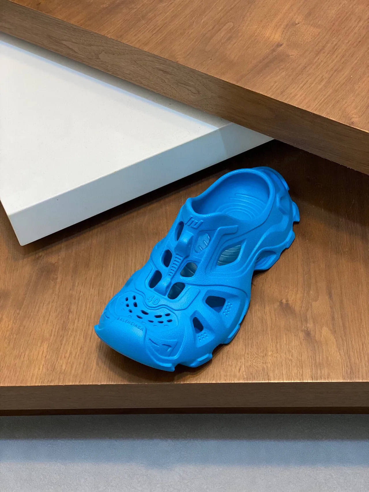 Balenciaga Defender Clog chinelo azul moldado 6