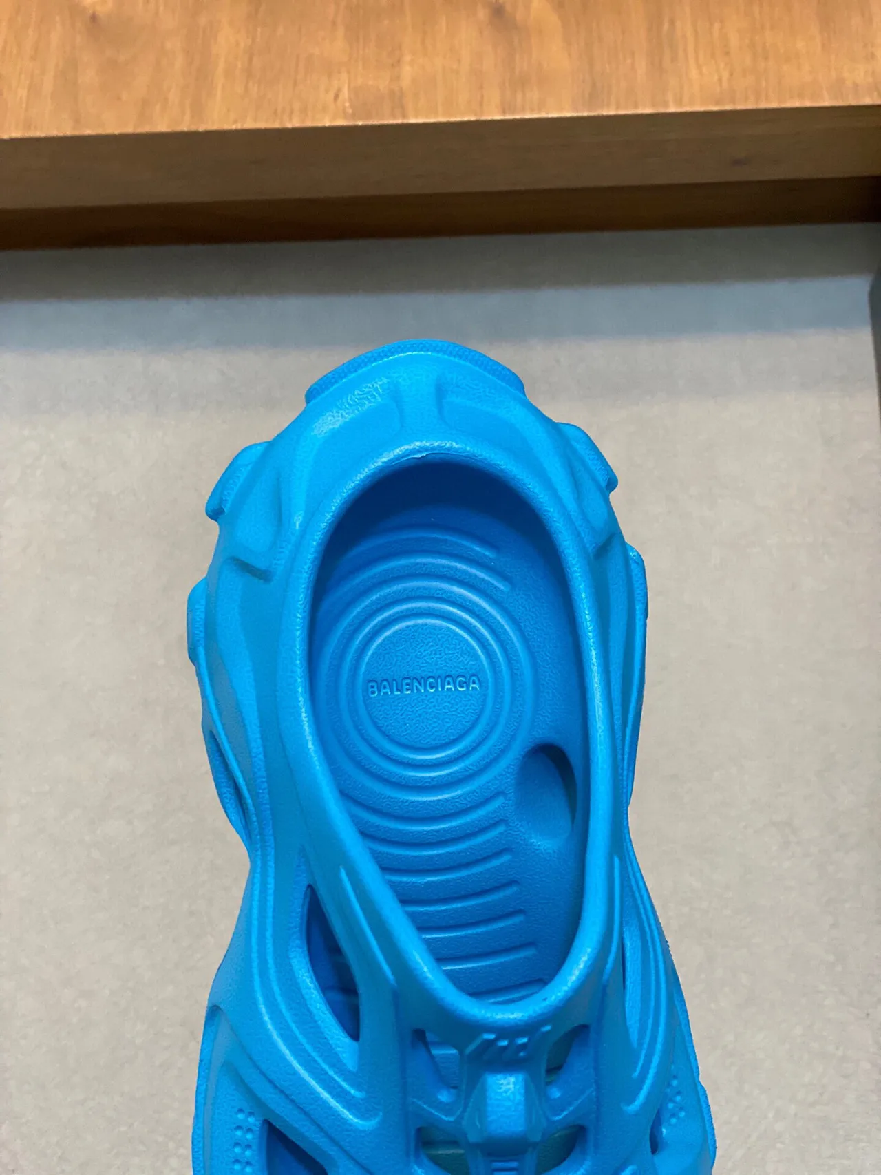 Balenciaga Defender Clog chinelo azul moldado 7
