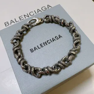 Balenciaga Bracelet Chaîne à maillons torsadés argent et noir, finition vieillie