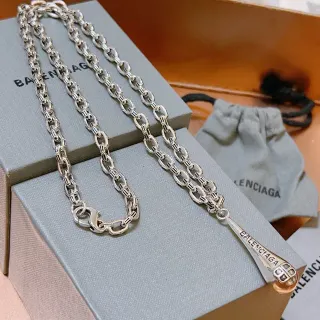 Balenciaga রূপালী মোটা ডিম্বাকার লিঙ্ক চেইন খোদাই করা ফোঁটা পেন্ডেন্ট হার