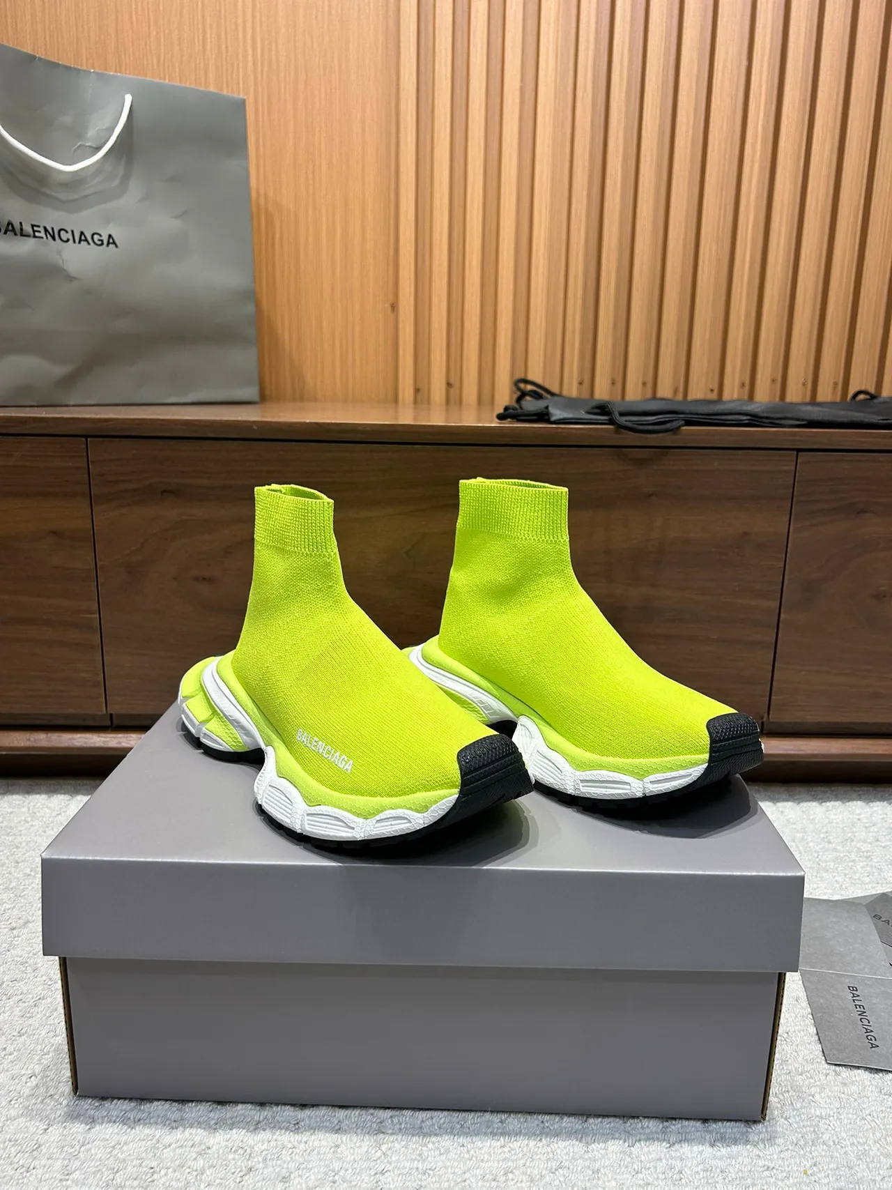 Balenciaga Speed Trainer Neon Lime 生活方式运动鞋 9