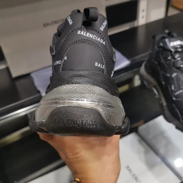 Balenciaga Triple S 黑色厚底运动鞋 2