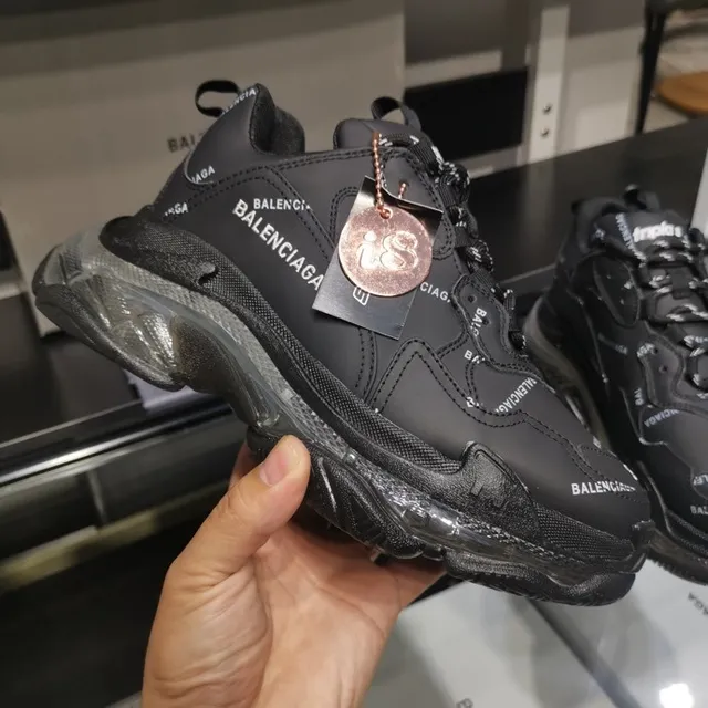 Balenciaga Triple S 黑色厚底运动鞋 5