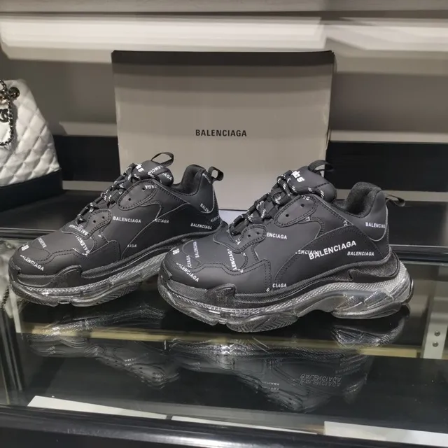 Balenciaga Triple S 黑色厚底运动鞋 7