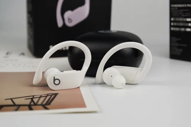 Beats Powerbeats Pro सफेद स्पोर्ट्स ईयरफोन्स 2