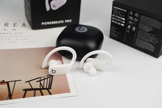 Beats Powerbeats Pro सफेद स्पोर्ट्स ईयरफोन्स 3