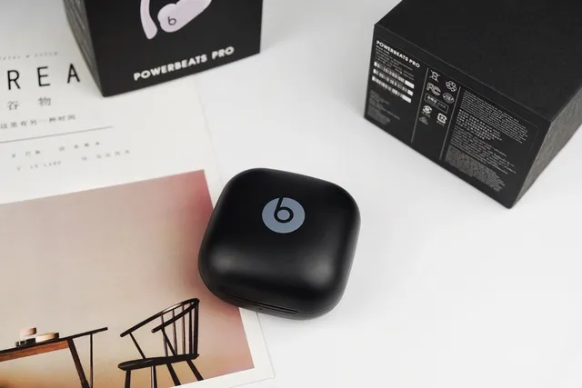 Beats Powerbeats Pro सफेद स्पोर्ट्स ईयरफोन्स 5