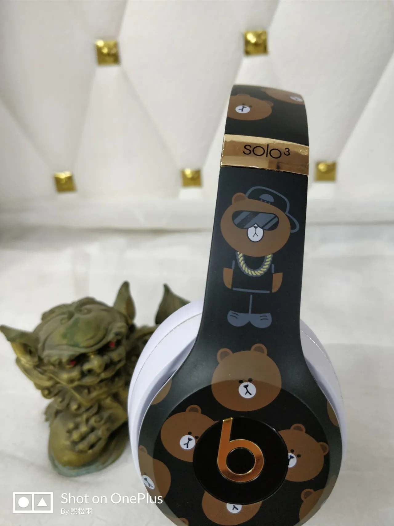 Beats Solo3 Wireless Bear Collaboration Over-ear Headphones 12