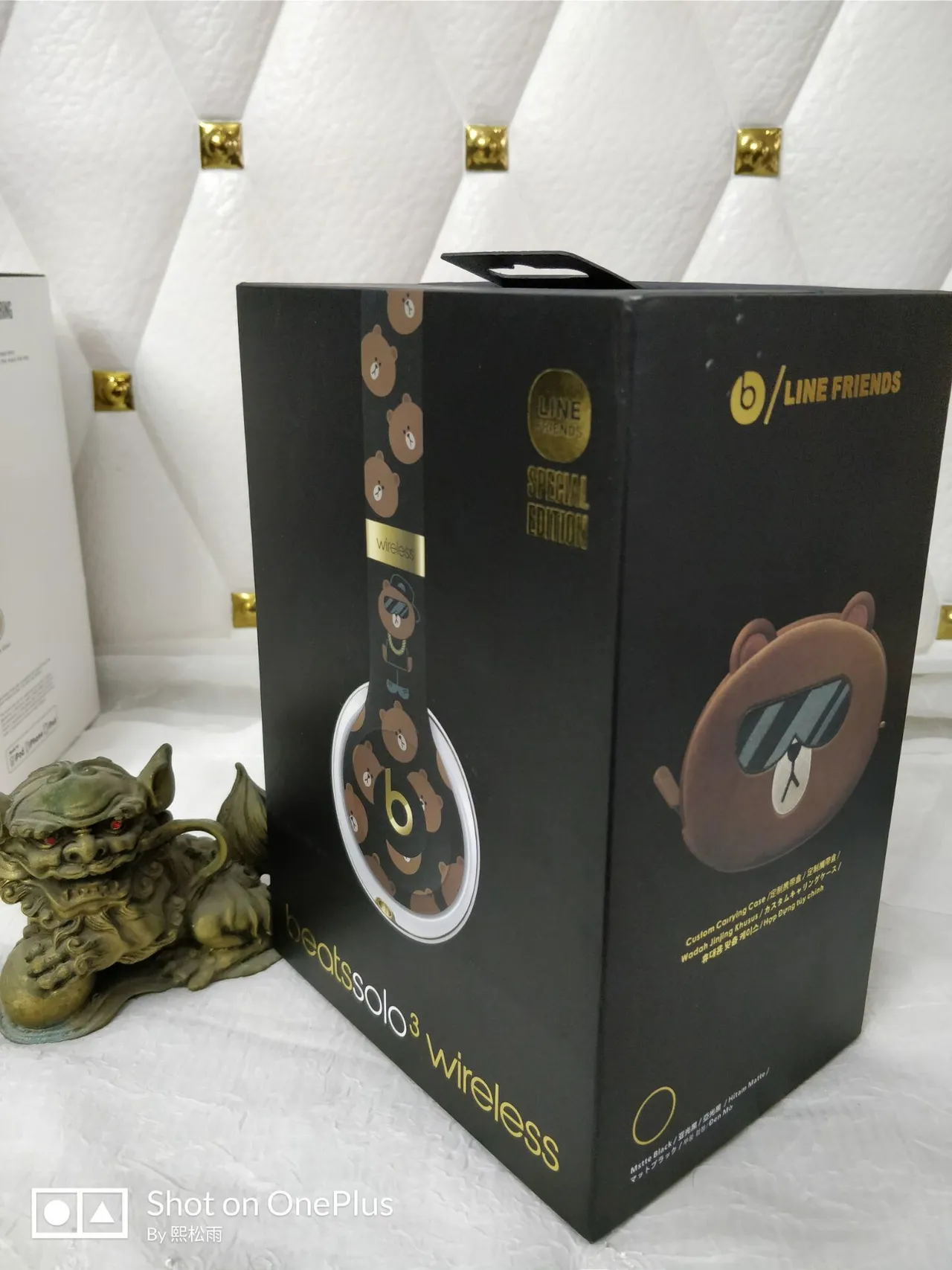 Beats Solo3 Wireless Bear Collaboration Over-ear Headphones 15
