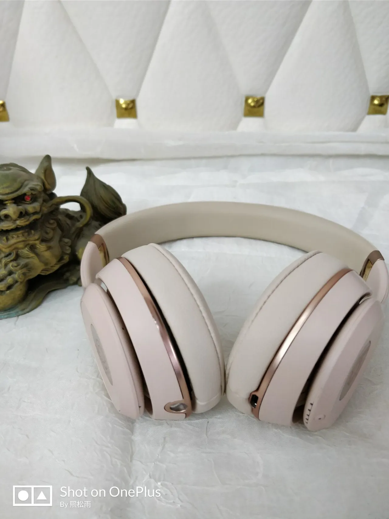 Beats Solo3 Wireless Bear Collaboration Over-ear Headphones 20