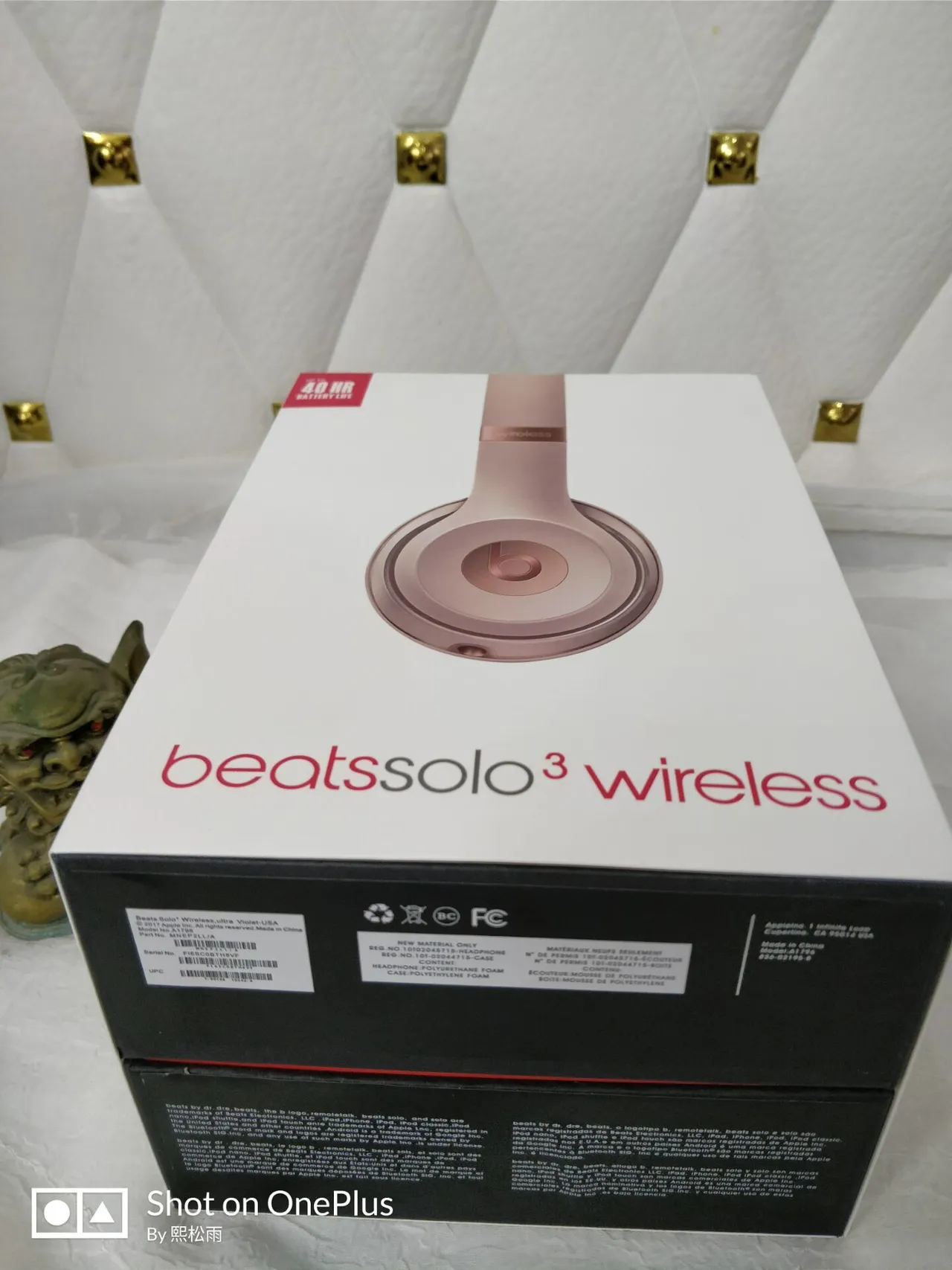 Beats Solo3 Wireless Bear Collaboration Over-ear Headphones 23