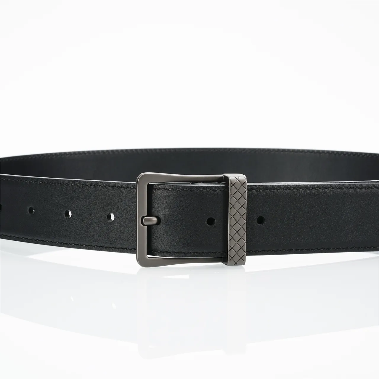 Bottega Veneta Cassette काला चमड़े का बेल्ट 8
