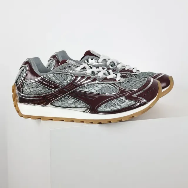 Bottega Veneta Cassette Sneakers Lifestyle Burdeos e Prata de Malha 3