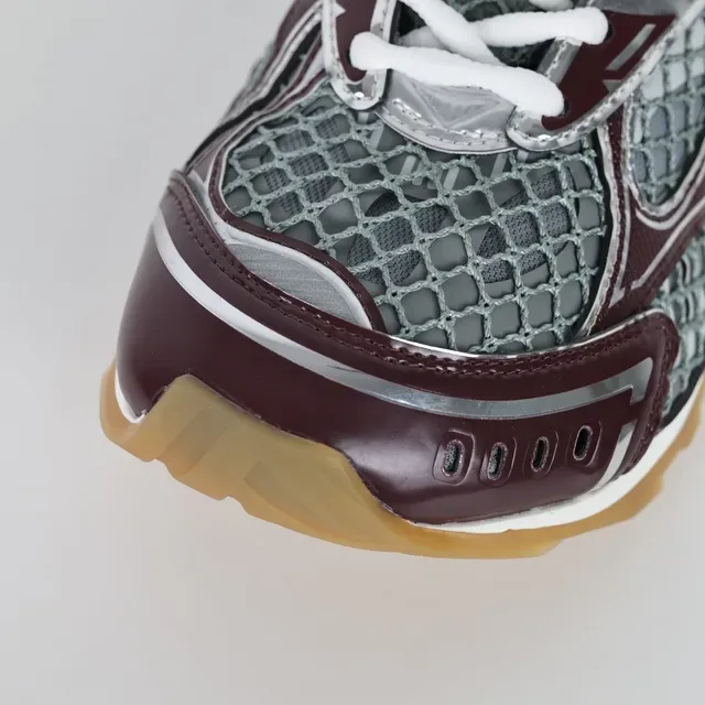 Bottega Veneta Cassette Sneakers Lifestyle Burdeos e Prata de Malha 5