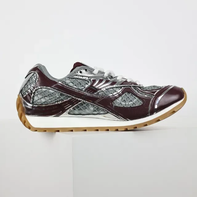 Bottega Veneta Cassette Sneakers Lifestyle Burdeos e Prata de Malha 7