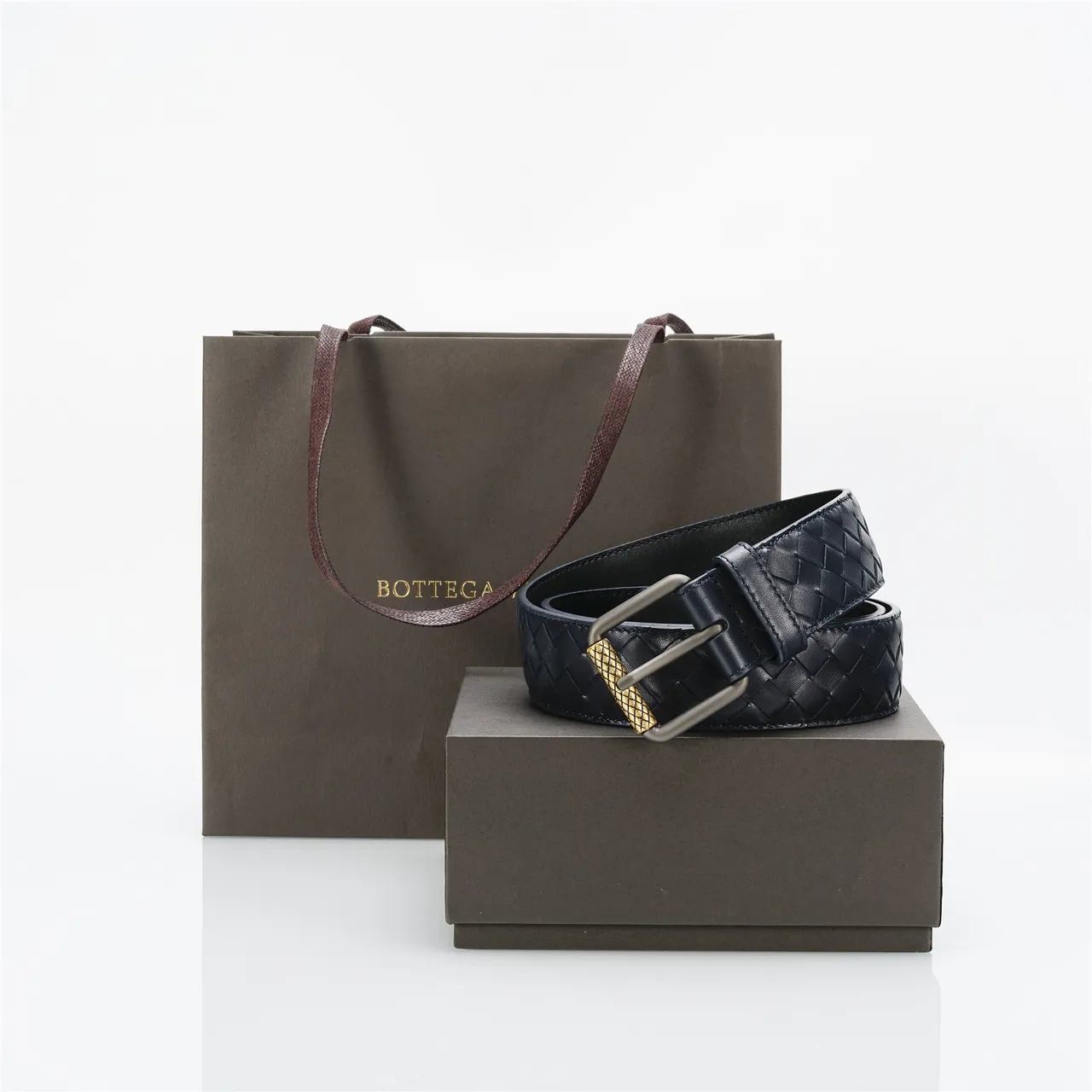 Bottega Veneta Cassette Intrecciato 黑色皮革腰带 5