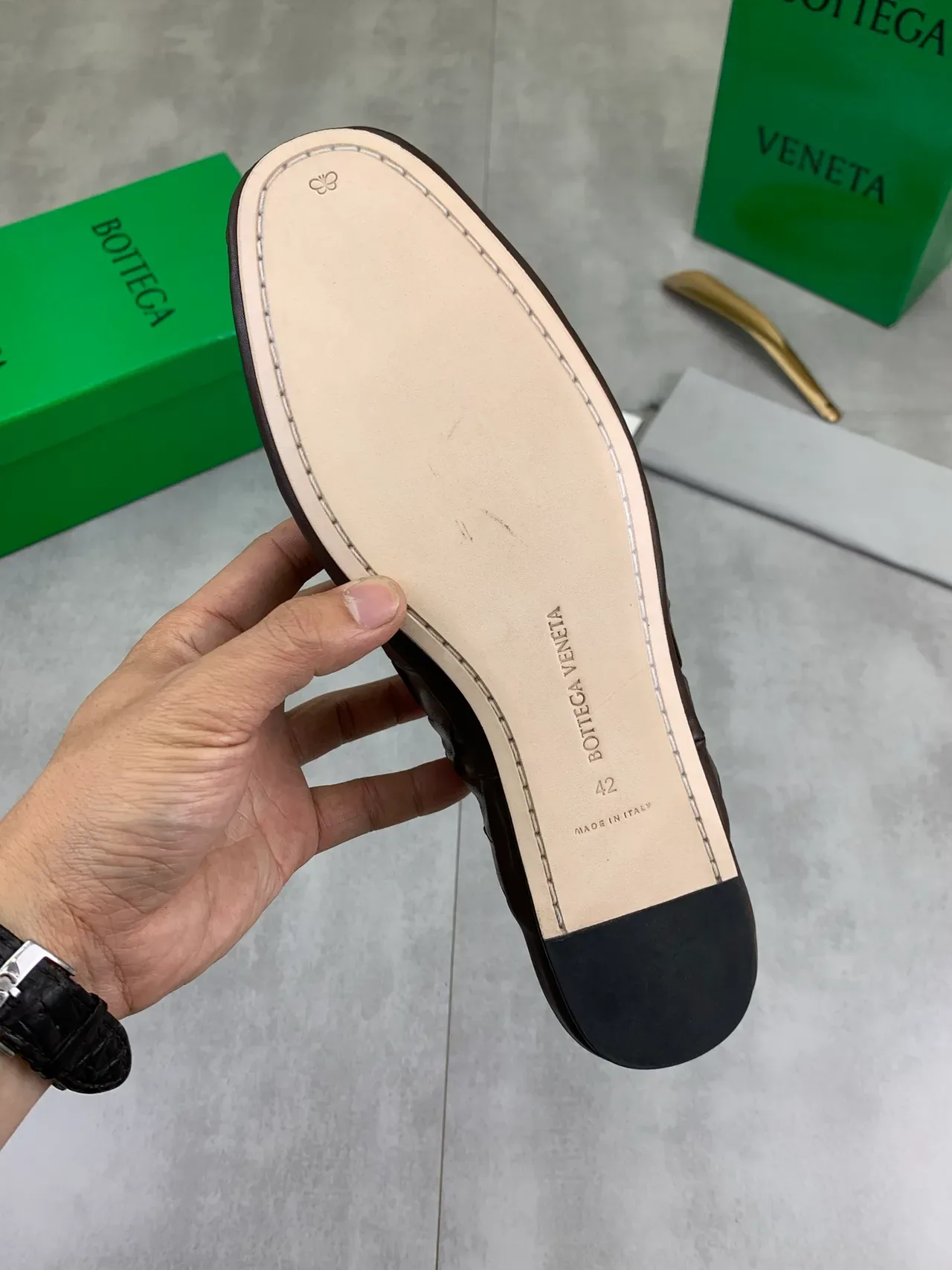 Bottega Veneta Cassette Woven 棕色皮革拖鞋 4