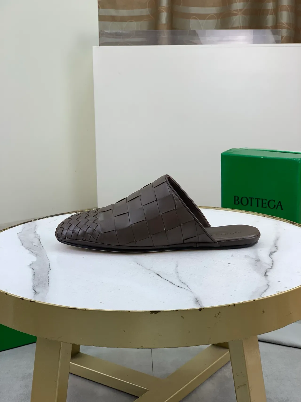 Bottega Veneta Cassette Woven 棕色皮革拖鞋 6