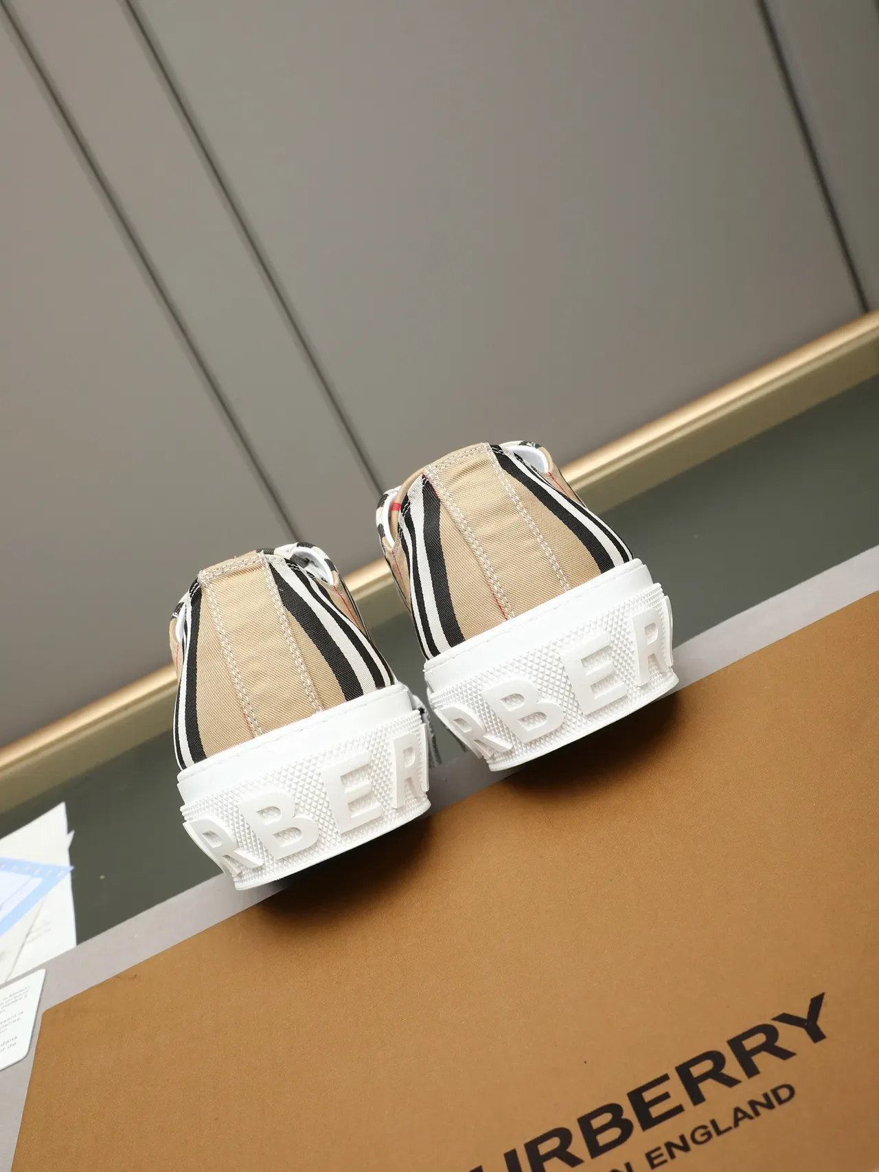 Burberry Beige Noir Rayé Toile Dessus Semelle Plateforme Lifestyle Sneakers 3