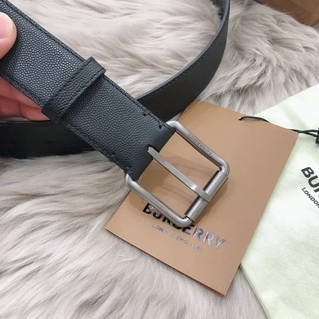 Burberry Noir Beige Texturé Grain Mat Rectangulaire Boucle Cuir Ceinture 4