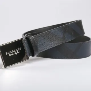 Burberry Noir Marine Rectangulaire Boucle Métal Poli Plaque de Marque Gravée Ceinture en Cuir