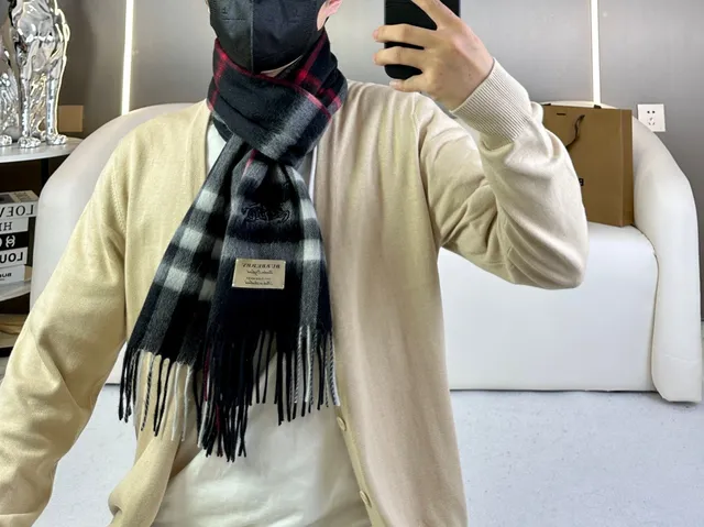 Burberry Noir Rouge Motif à Carreaux Classique Bords Frangés Écharpe en Cachemire 2