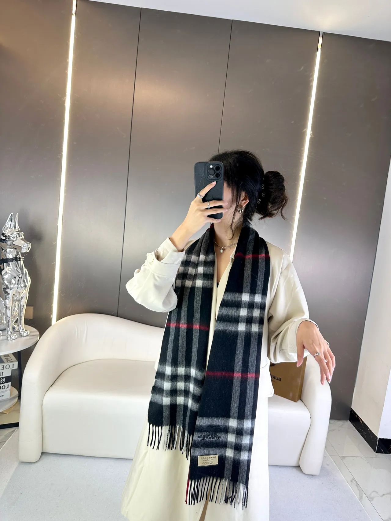 Burberry Noir Rouge Motif à Carreaux Classique Bords Frangés Écharpe en Cachemire 3